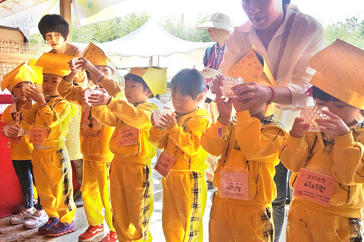 韓國廣論班參與大邱僧市活動，帶領1,800位僧俗供燈許願