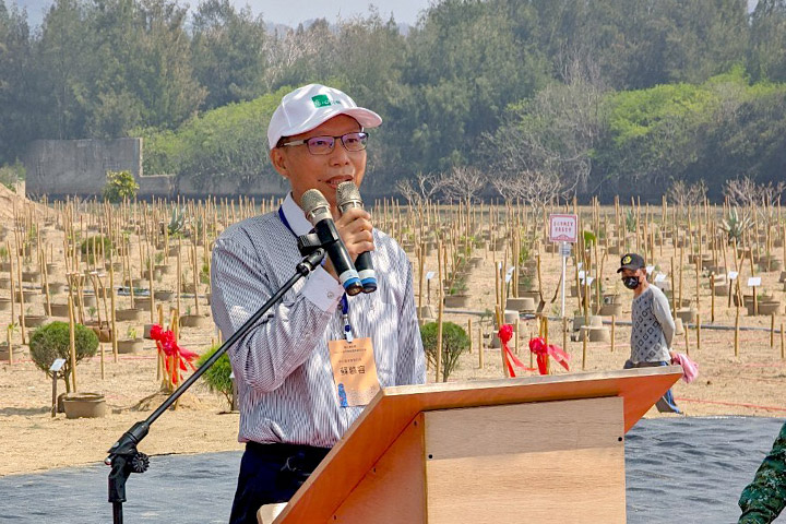慈心基金會執行長蘇慕容在2022/3/11的植樹合作簽約儀式上，呼籲更多企業響應植樹造林行動，一起為地球固碳努力！
