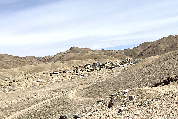 位處蒙古戈壁區的巴彥洪戈爾省佑安寺，是慈心有機農業發展基金會挑戰戈壁沙漠種樹的第一站