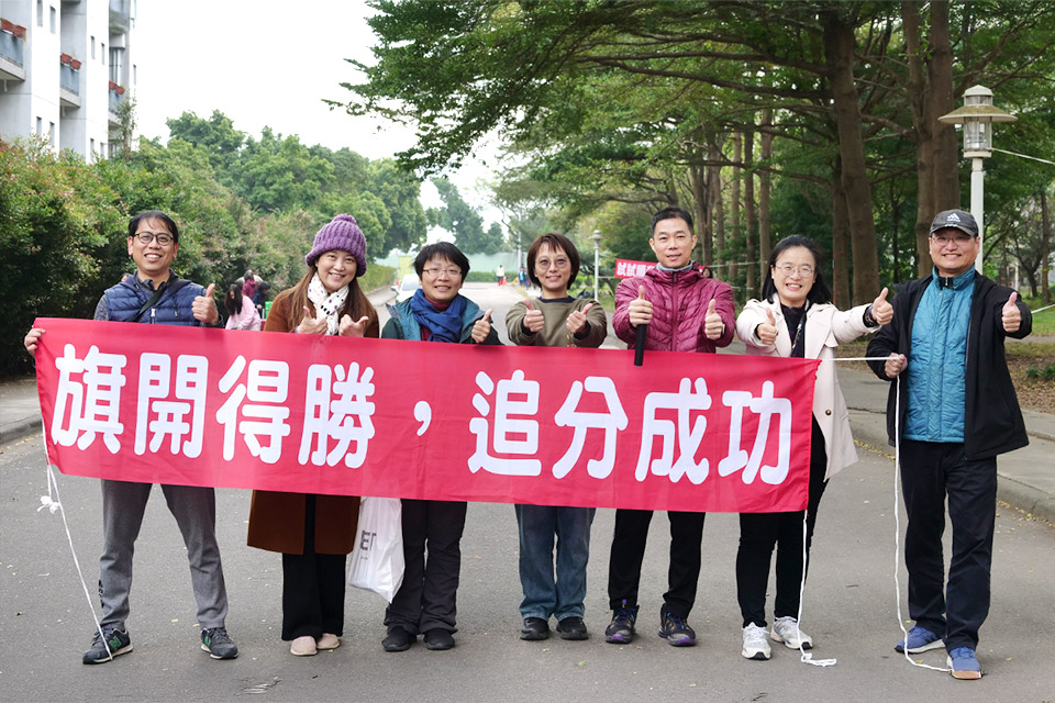 福智高中學子參加學測，全校親師生祝福滿滿！