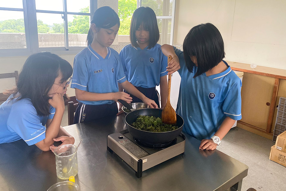 福智國小生為媽媽洗腳按摩、體驗懷孕辛苦，實際孝行念恩深！
