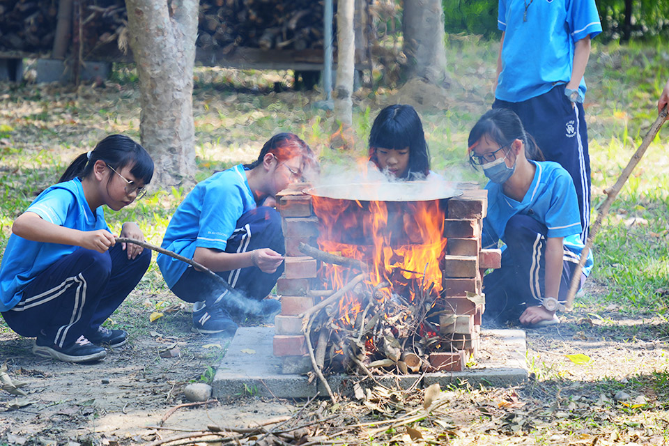 福智國小生為媽媽洗腳按摩、體驗懷孕辛苦，實際孝行念恩深！