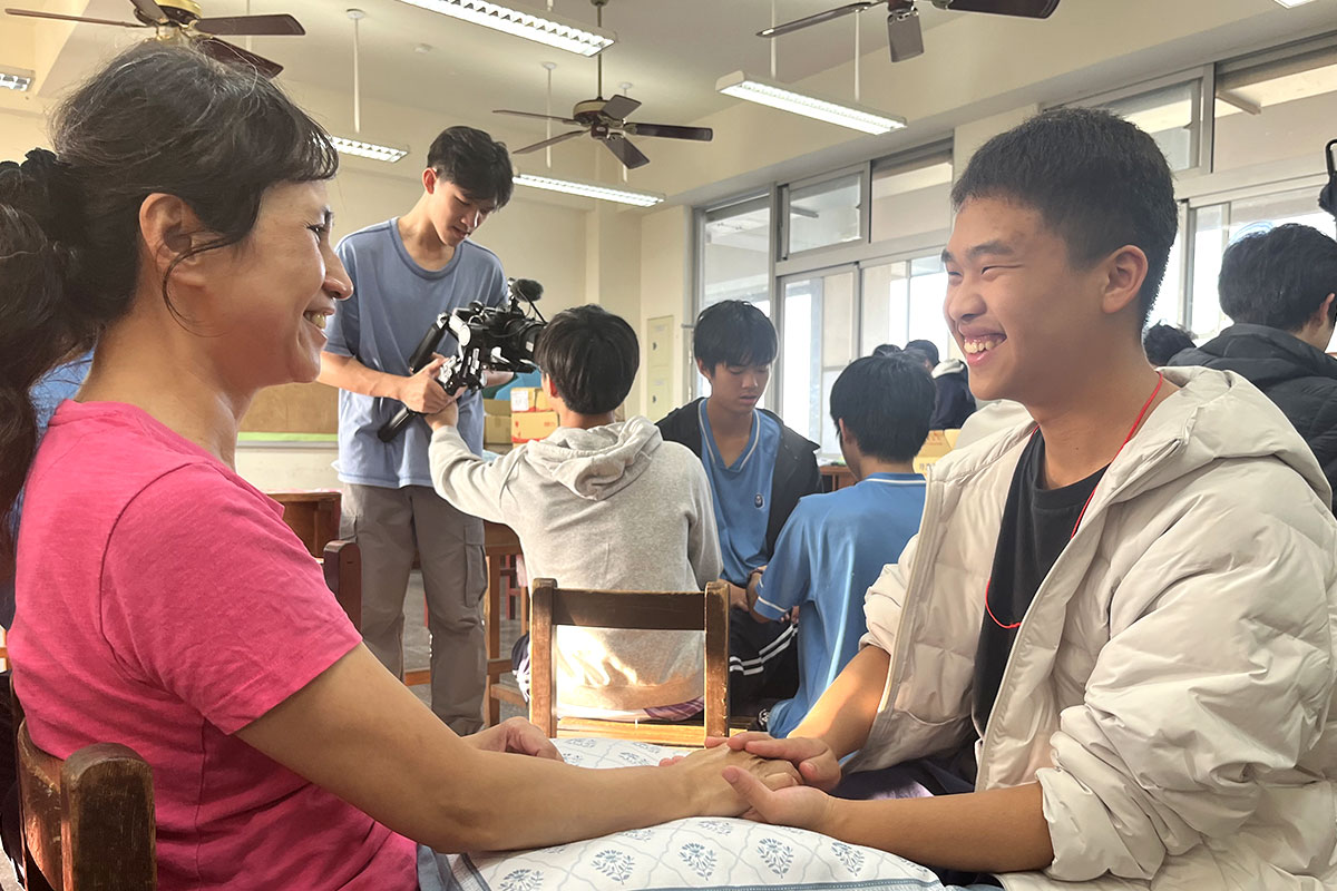 福智高中參與「社區長照服務」學習，以生命教育敬老、護老！ 