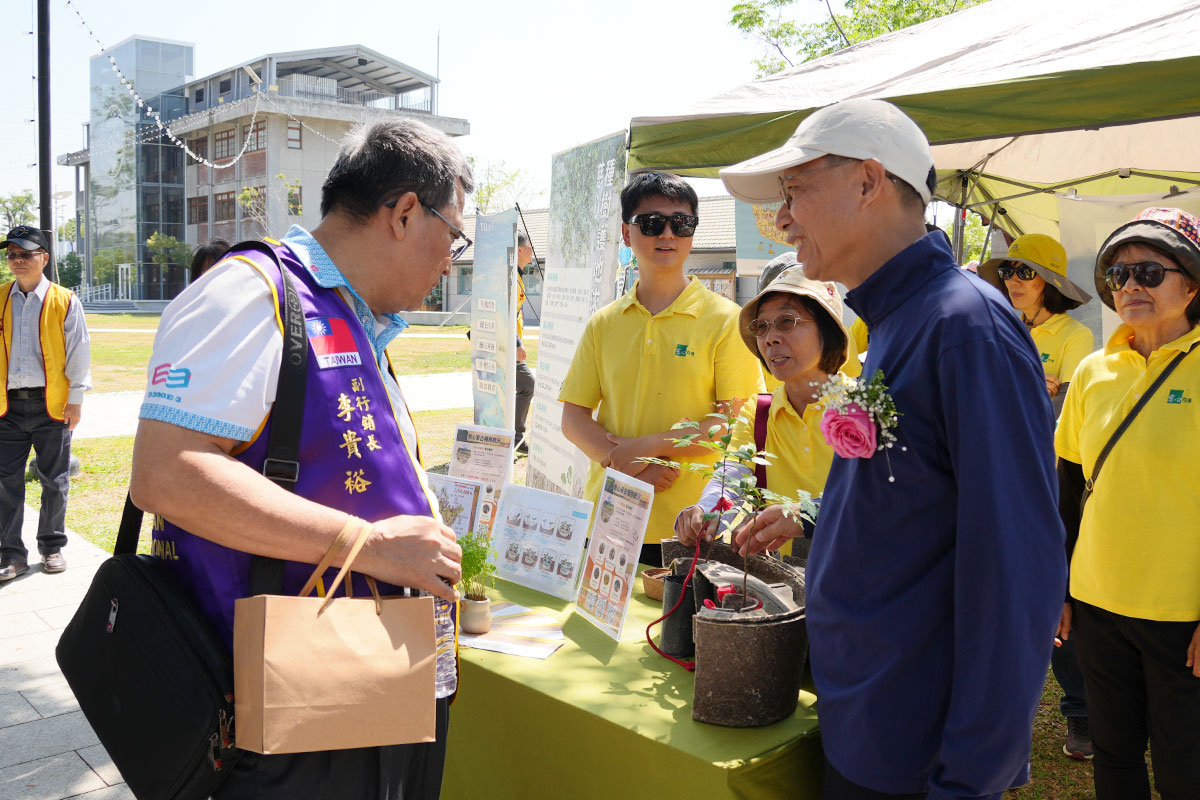 慈心基金會獲贈「種樹資材車」，感謝蕙新獅子會支持永續造林