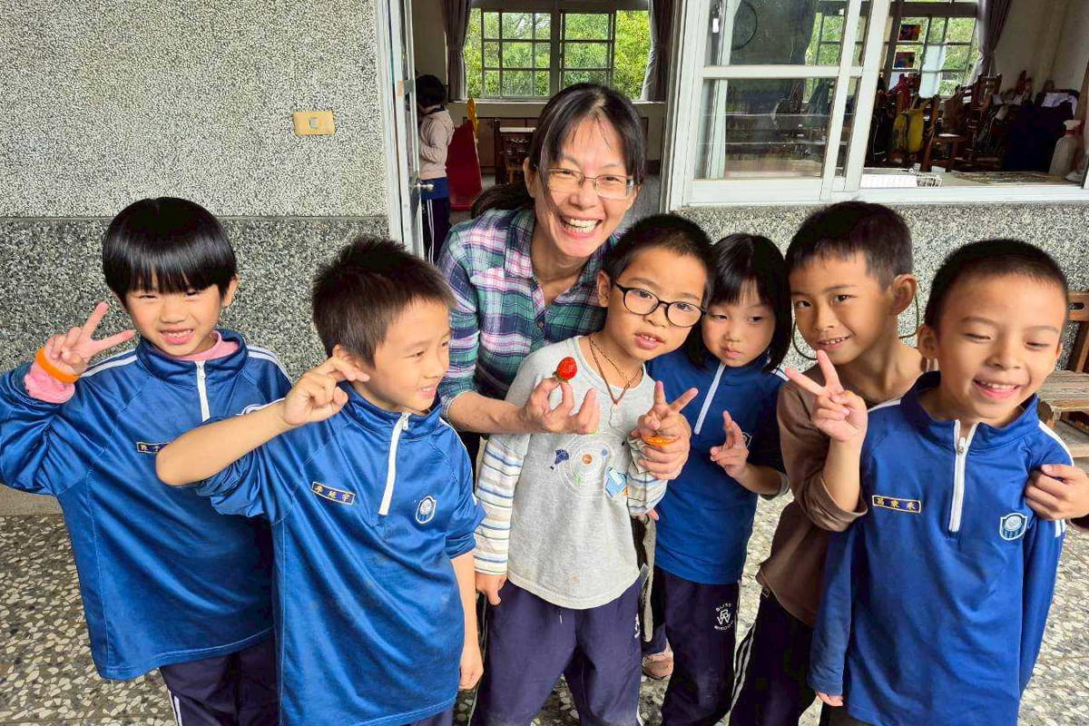 種植草莓練心性！福智食農教育讓學子收穫心靈果實