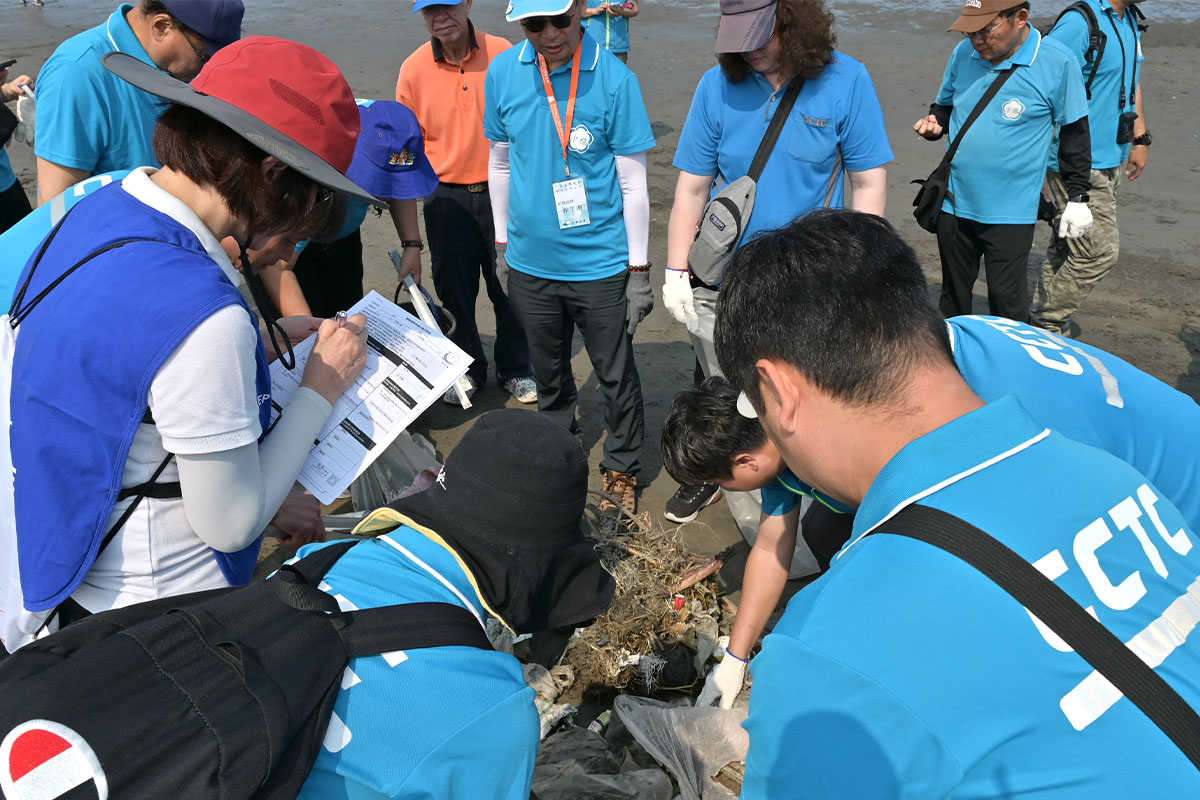 福智文教聯合中臺灣 36 家企業淨灘，實踐環境社會責任！