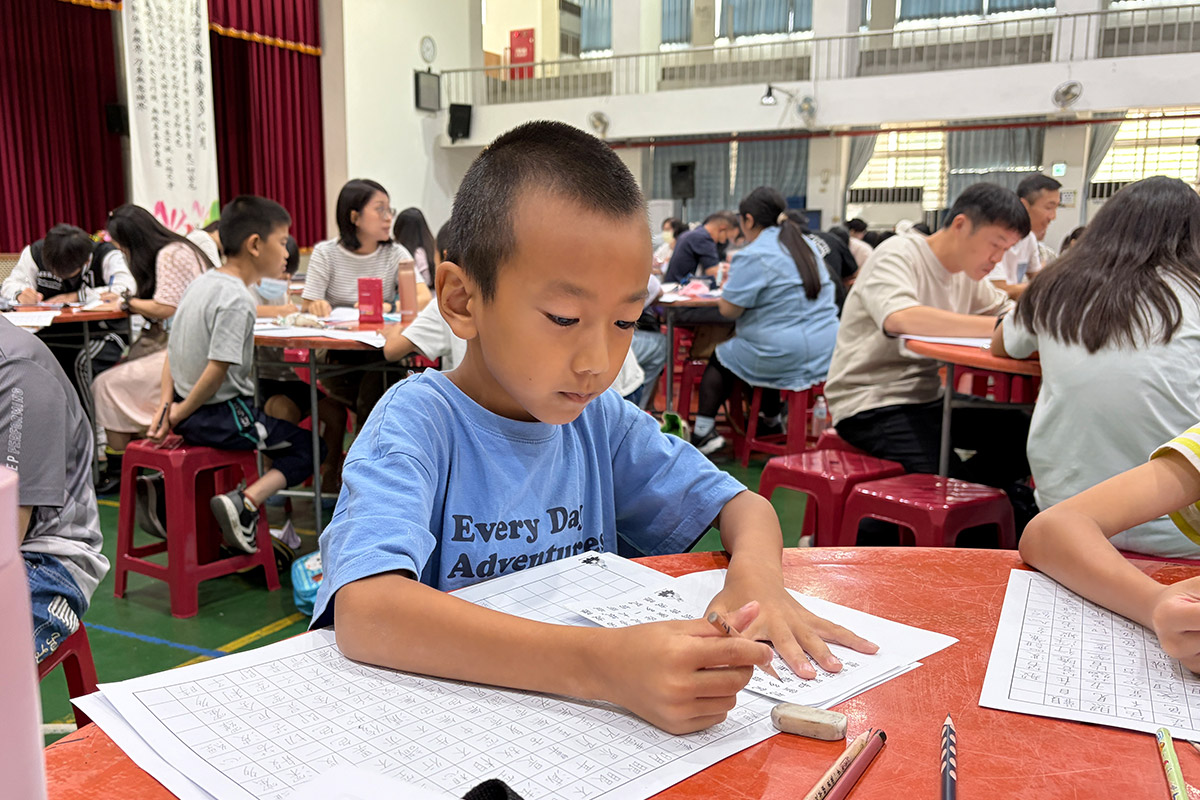 一筆一劃養心性，福智國小親師生參與硬筆抄經比賽獲佳績！