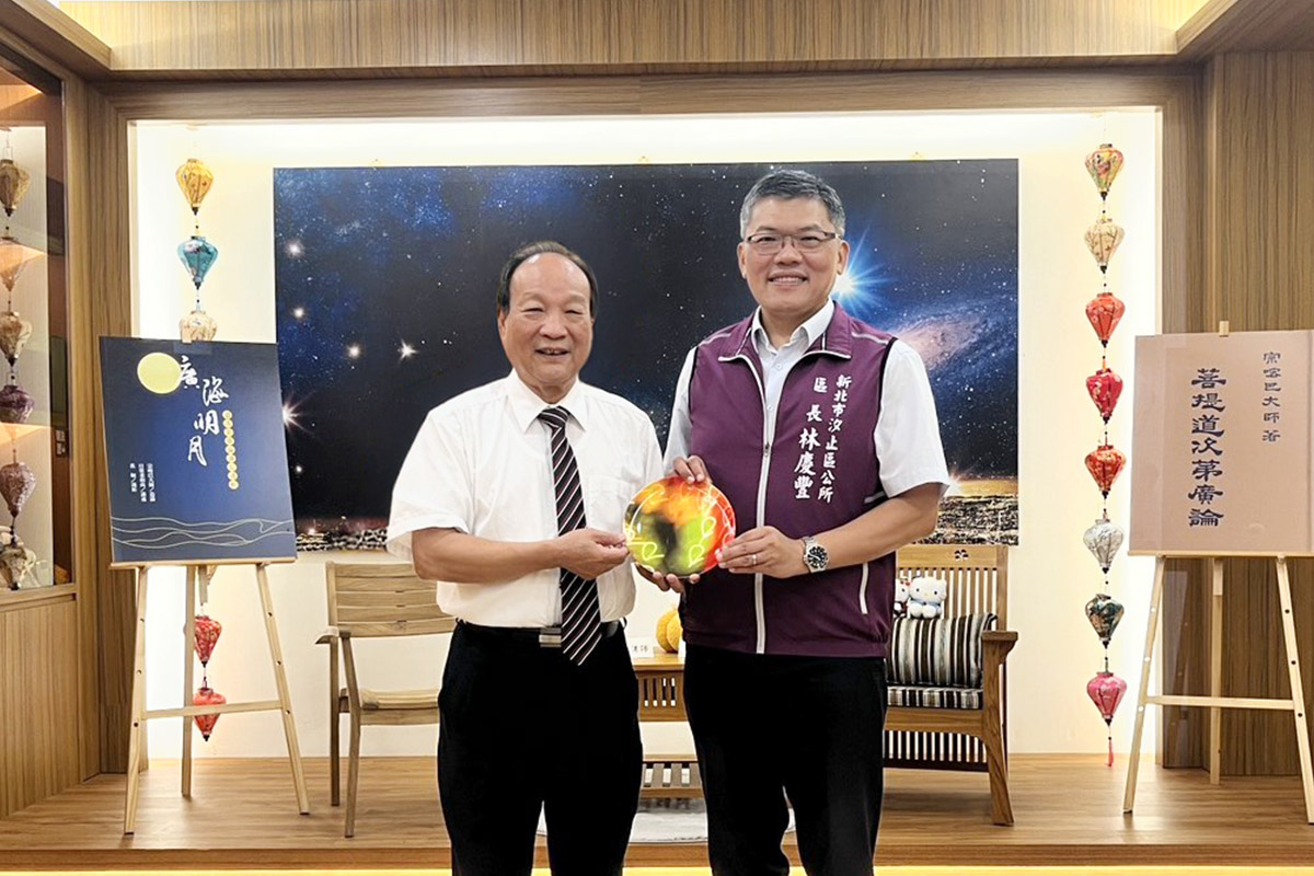 福智佛教基金會長期推動公益,新北市贈「福智圓滿」匾額肯定