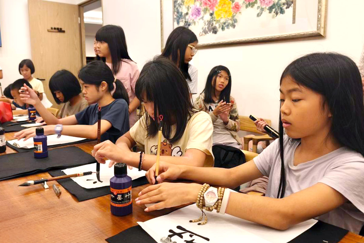 福智教育園區深耕寫字教育，獲大慈恩盃書法比賽 16 座獎項！