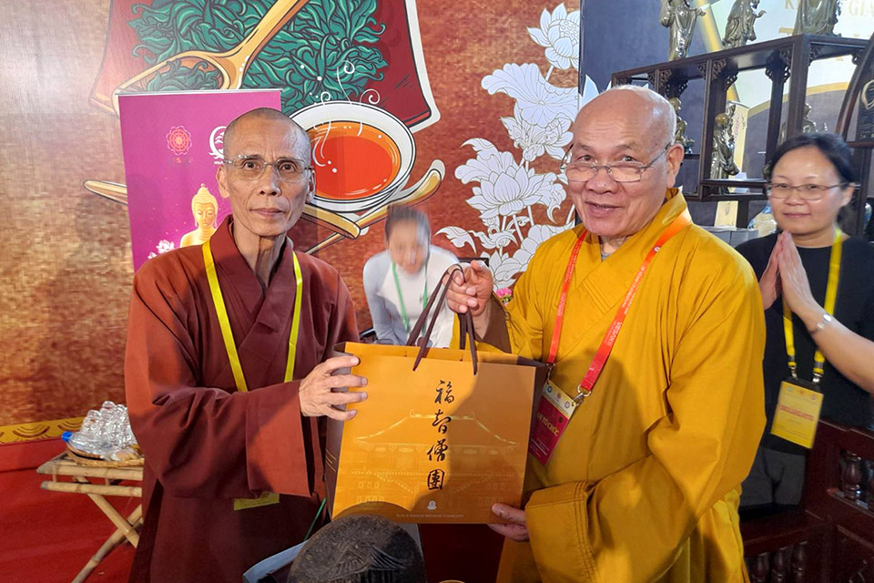 福智僧團赴越南參加 2025 聯合國衛塞節， 交流僧才培育經驗