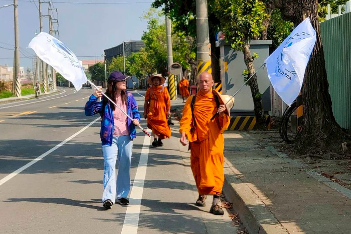 響應「為世界和平而走！」福智僧團與傳心齋僧護持國際僧侶